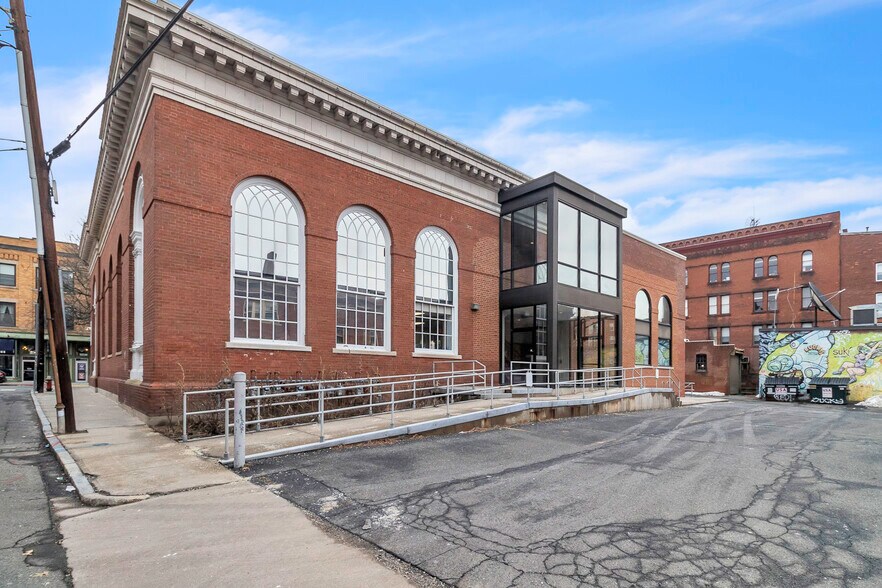 More Photos Of 47 Pleasant St, Northampton Office For Lease