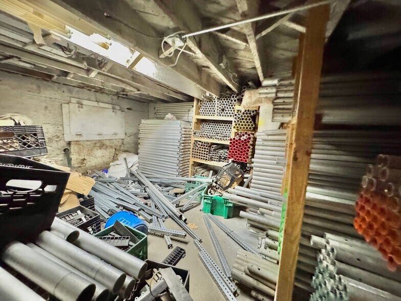 More Photos Of 81 Sheridan Blvd, Inwood Warehouse For Lease