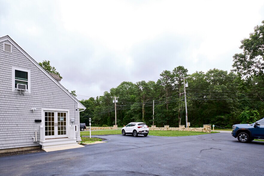 More Photos Of 4 Edgerton Dr, North Falmouth Flex For Sale