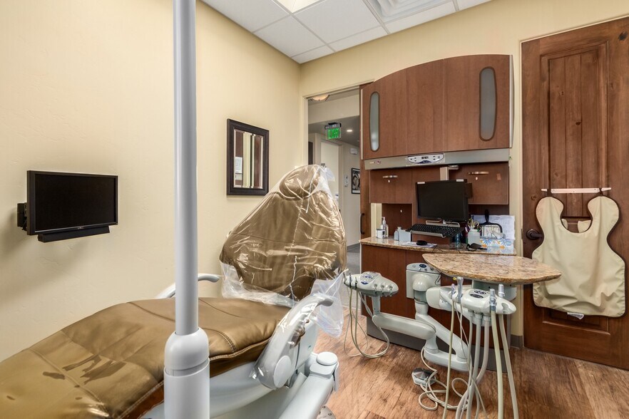 More Photos Of 261 W Duval Rd, Green Valley Medical For Sale