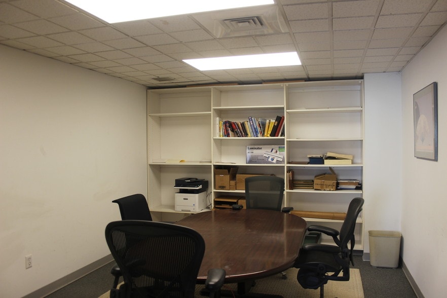 More Photos Of 130 Lenox Ave, Stamford Warehouse For Sale