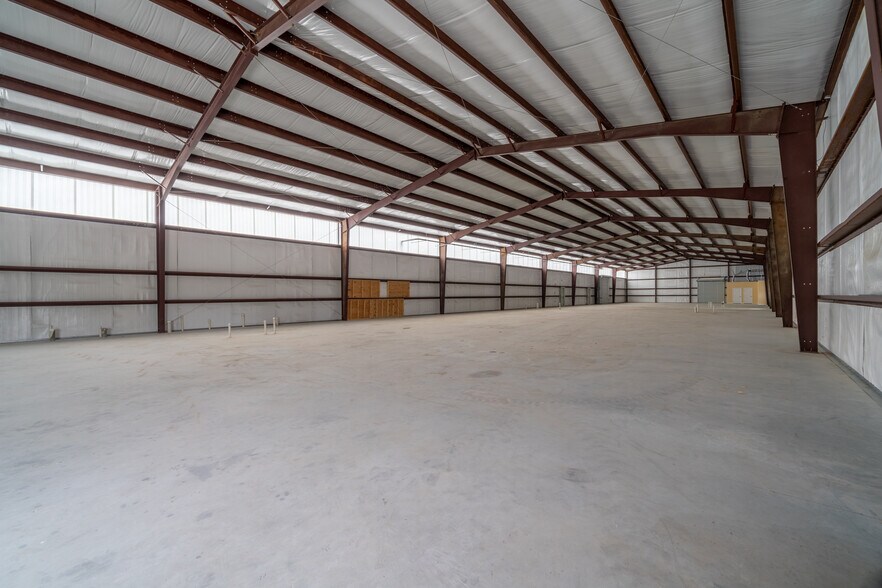 More Photos Of 6424 Queenston Blvd, Houston Light Distribution For Sale