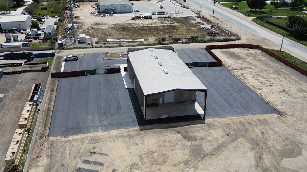 More Photos Of 22420 Gribben Ct, Bakersfield Warehouse For Lease