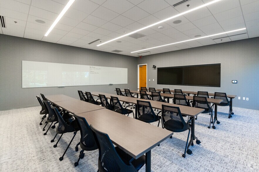 More Photos Of 8041 Arco Corporate Dr, Raleigh Office For Lease