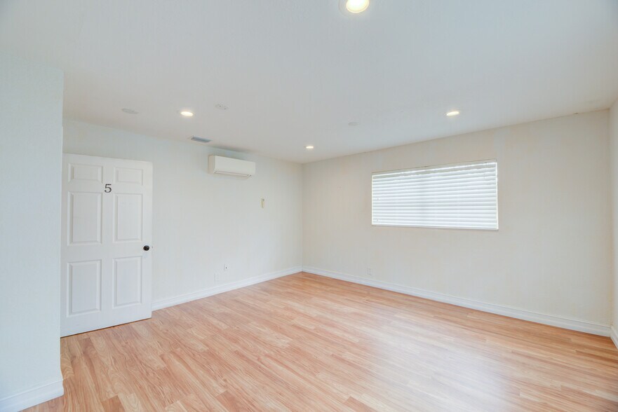 More Photos Of 359 10th St, West Palm Beach Storefront Retail Office For Lease