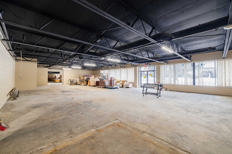 More Photos Of 29330-29350 Stephenson Hwy, Madison Heights Warehouse For Lease