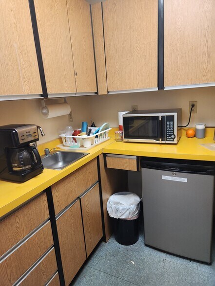 More Photos Of 776 Amboy Ave, Edison Medical For Lease