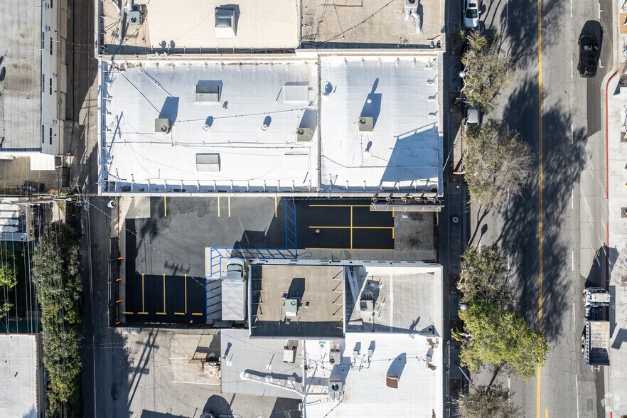 More Photos Of 7624-7626 Santa Monica Blvd, West Hollywood Restaurant For Lease