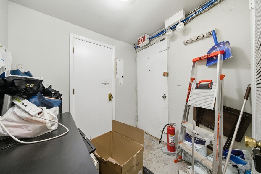 More Photos Of 2447 N Ashland Ave, Chicago Storefront Retail Residential For Lease