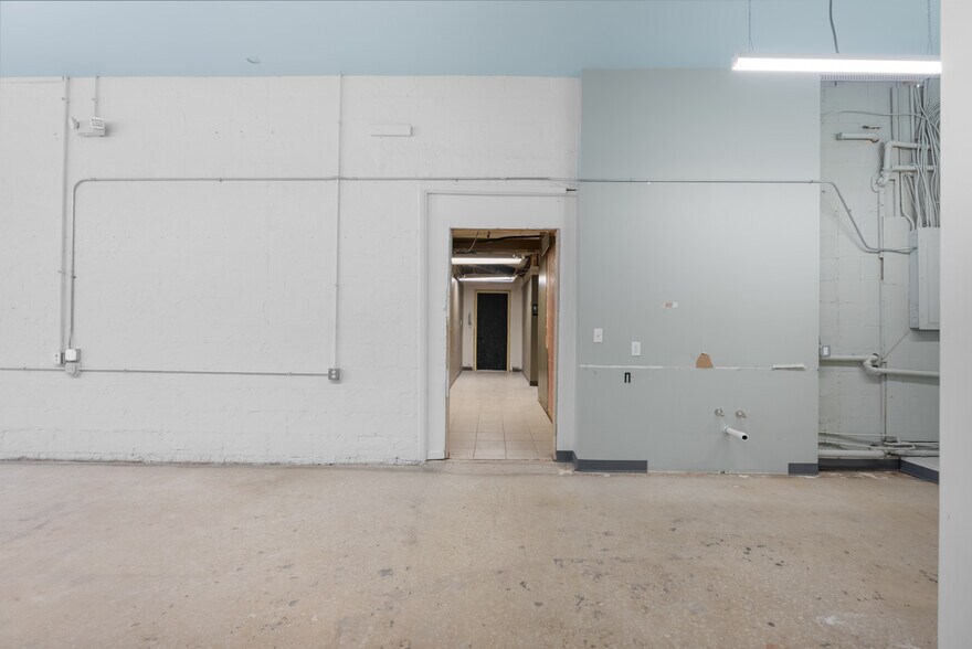 More Photos Of 127 SE 3rd St, Lees Summit Freestanding For Lease