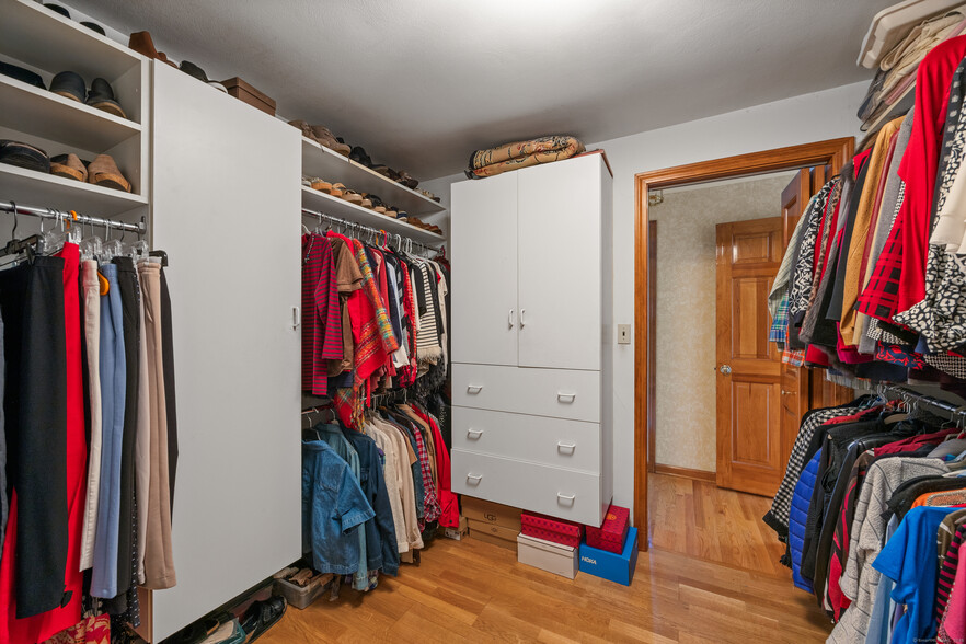 More Photos Of 2035 Scott Rd, Cheshire Specialty For Sale