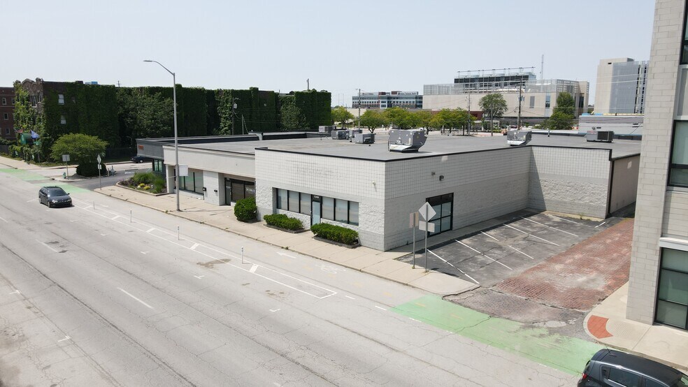 More Photos Of 1340 N Illinois St, Indianapolis Showroom For Lease