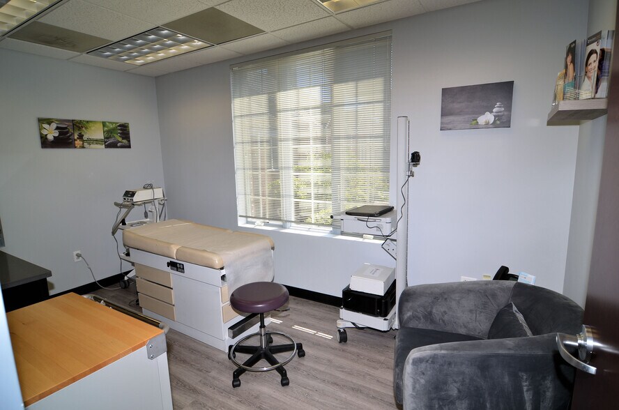 More Photos Of 611 Courtyard Dr, Hillsborough Medical For Sale