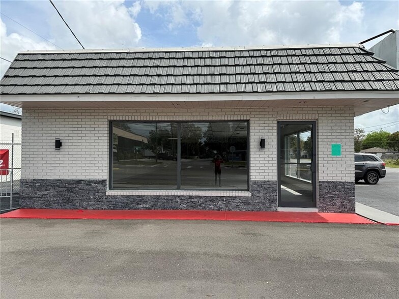 More Photos Of 9501 N Nebraska Ave, Tampa Freestanding For Sale
