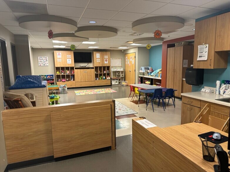 More Photos Of 904 Four Seasons Rd, Bloomington Specialty For Sale