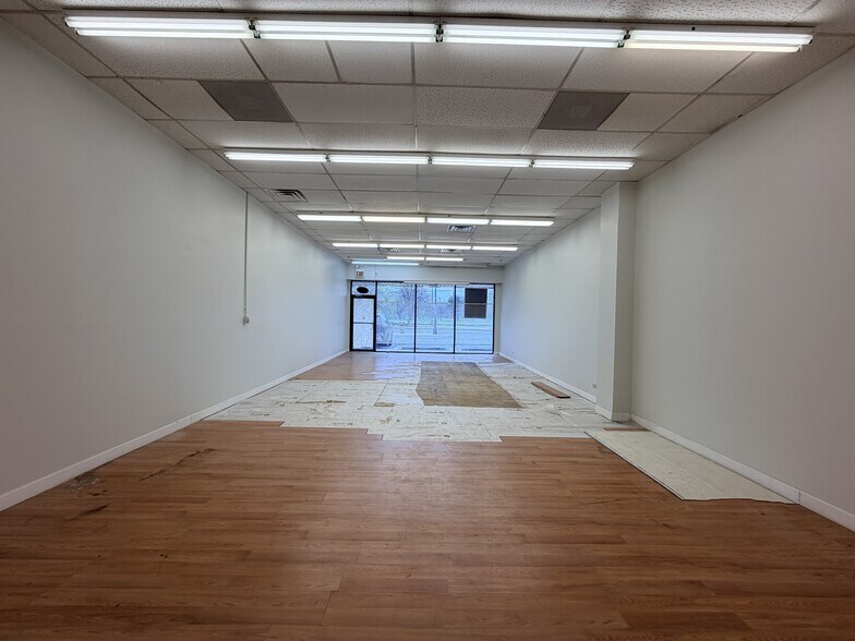 More Photos Of 1954-1968 W Peterson Ave, Chicago General Retail For Lease