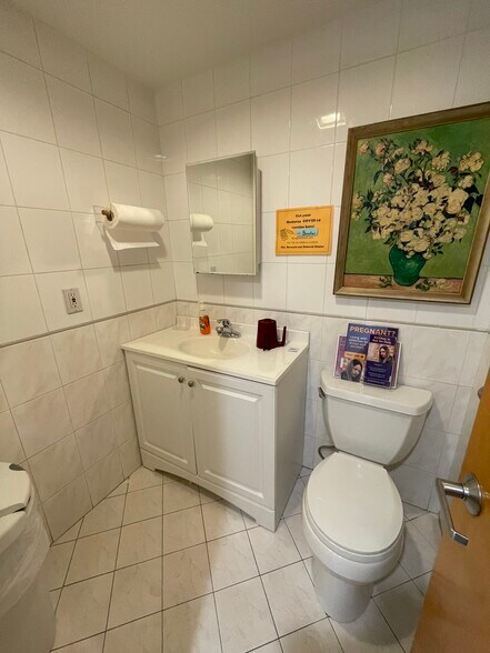 More Photos Of 14449 70th Ave, Flushing Healthcare For Lease