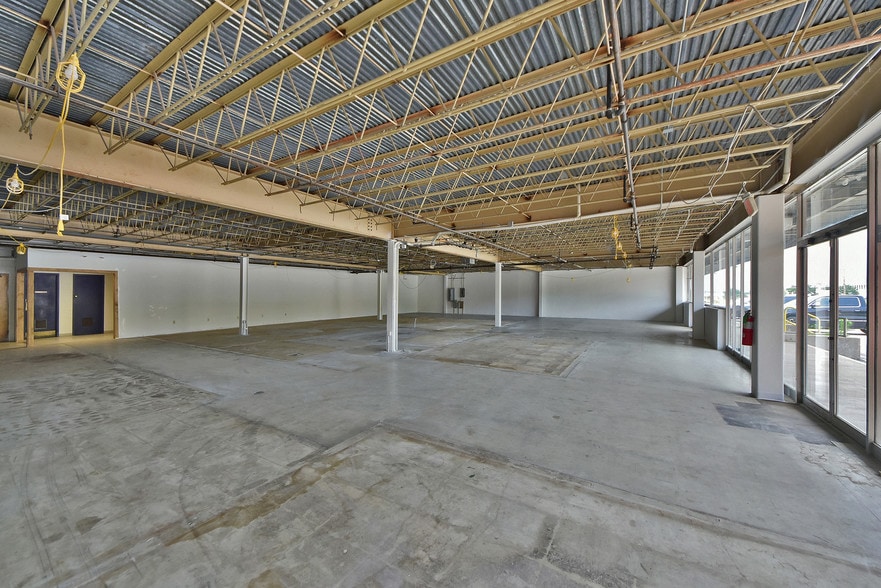 More Photos Of 1825 N Walnut Ave, Oklahoma City Warehouse For Lease