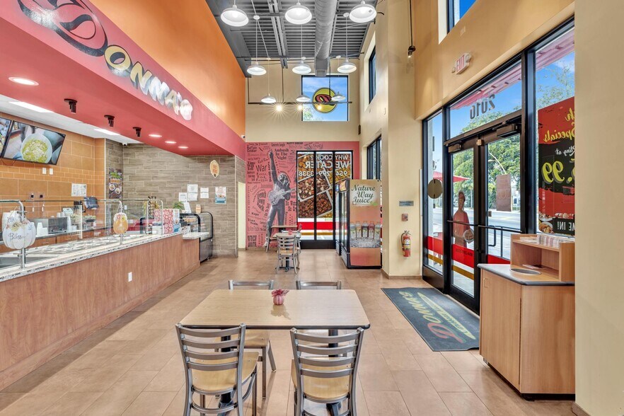More Photos Of 2010 NW 6th St, Fort Lauderdale Fast Food For Lease