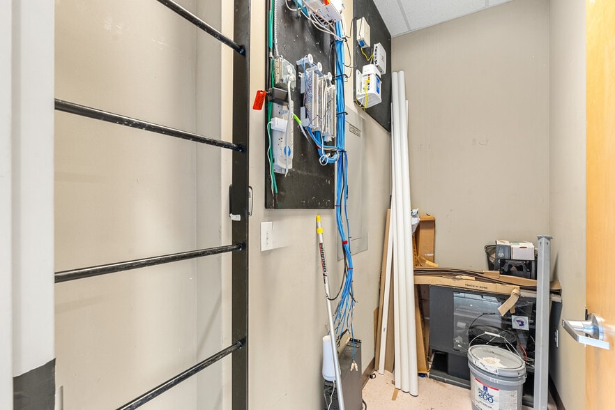 More Photos Of 1508-1510 S Harbor City Blvd, Melbourne Storefront For Lease