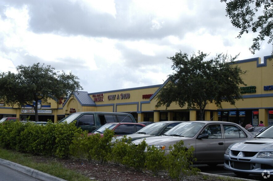 More Photos Of 2414-2490 W 60th St, Hialeah Supermarket For Lease