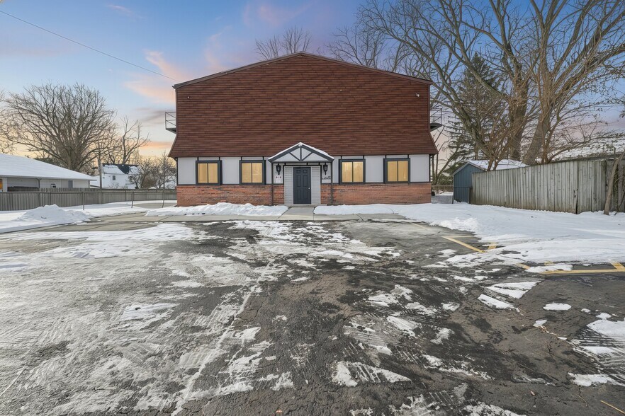 More Photos Of 2061 Tremainsville Rd, Toledo Apartments For Sale