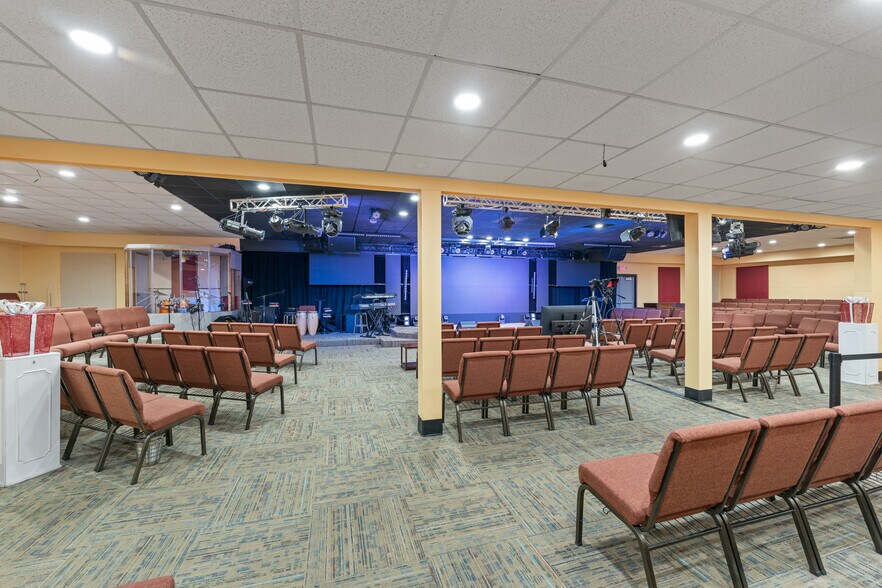 More Photos Of 3411 Covington Pike, Memphis Religious Facility For Sale