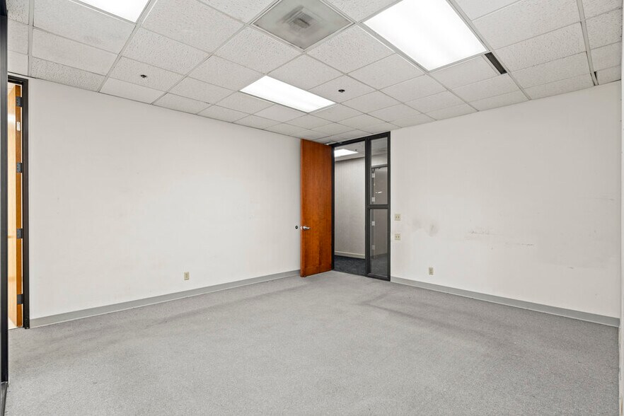 More Photos Of 3235 Kifer Rd, Santa Clara Office For Sale