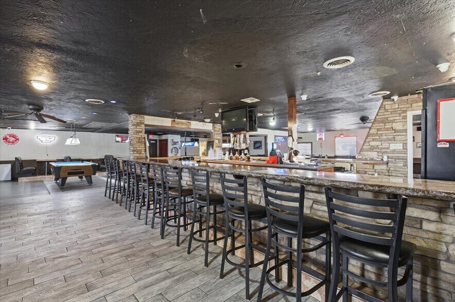 More Photos Of 1131 Cradduck Rd, Ada Bar For Sale