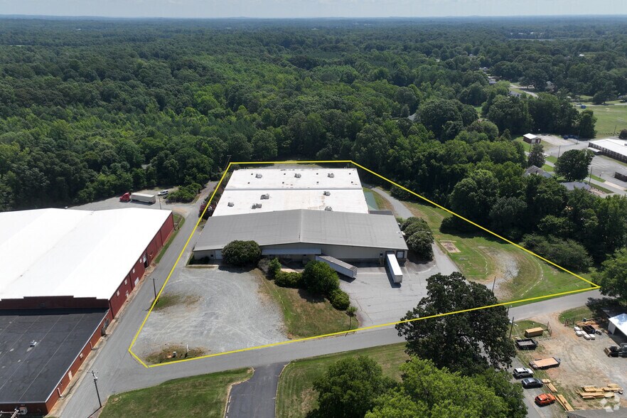 More Photos Of 100 E Newberry Ave, Liberty Manufacturing For Lease