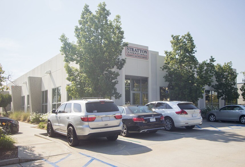 More Photos Of 28005 Smyth Dr, Santa Clarita Loft Creative Space For Lease