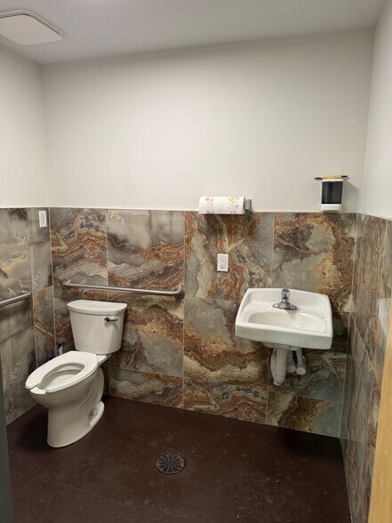 More Photos Of 2160 S 6th St, Springfield Industrial For Sale