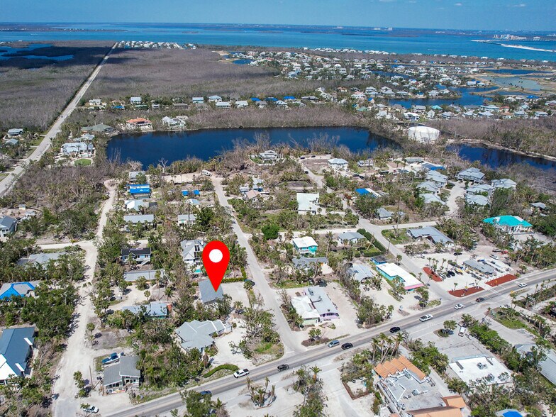 More Photos Of 905 Fitzhugh St, Sanibel Freestanding For Sale
