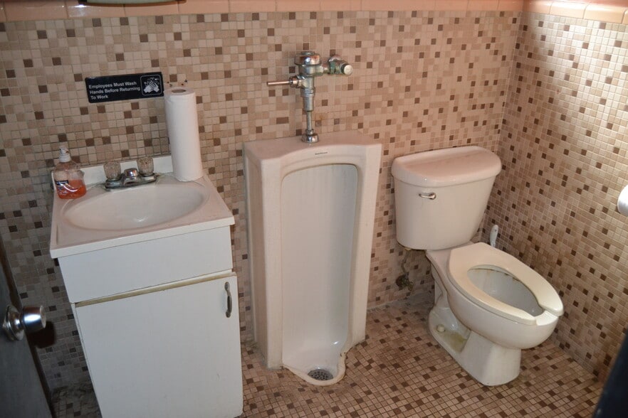 More Photos Of 1212 Rogers St, Clearwater Bar For Sale