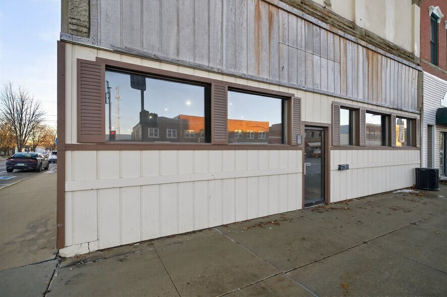 More Photos Of 602 G Ave, Grundy Center Fast Food For Sale