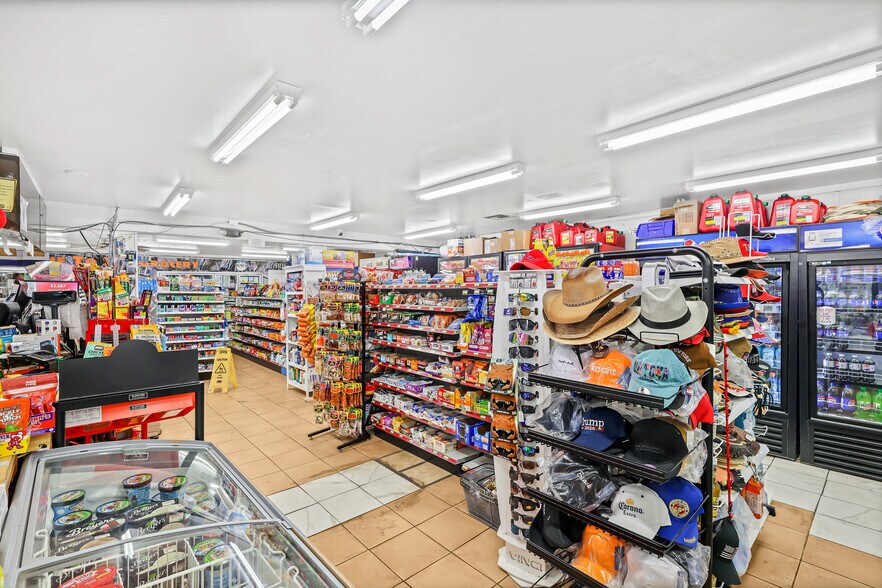 More Photos Of 9836 SW County Road 761, Arcadia General Retail For Sale