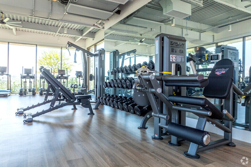 More Photos Of 4930 Directors Pl, San Diego Unknown For Lease