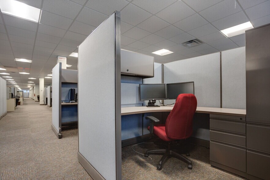 More Photos Of 101 W Friendly Ave, Greensboro Office For Lease