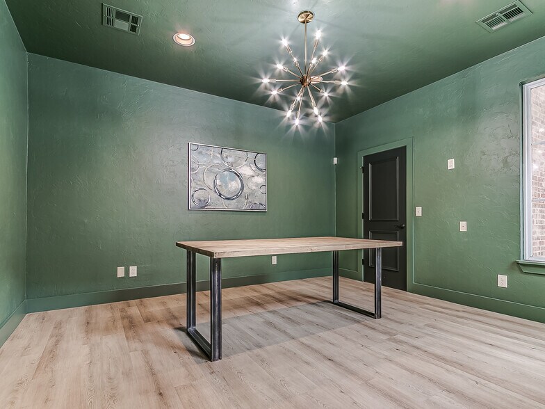 More Photos Of 1725 W 33rd St, Edmond Office For Sale