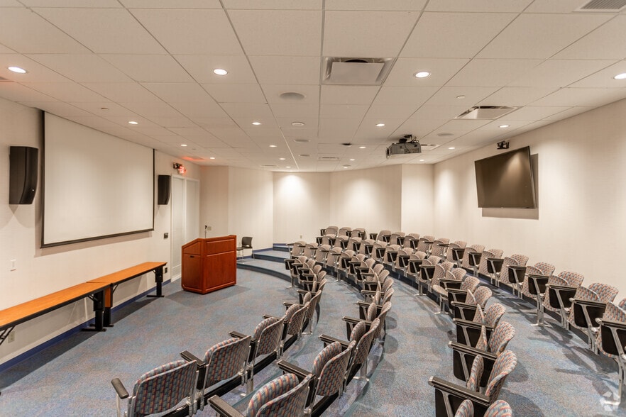 More Photos Of 50 E Rivercenter Blvd, Covington Office For Sale