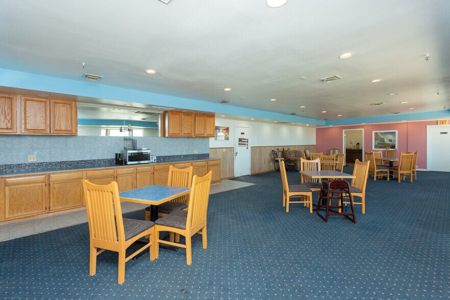 More Photos Of 2803 W 2nd St, Roswell Hotel For Sale