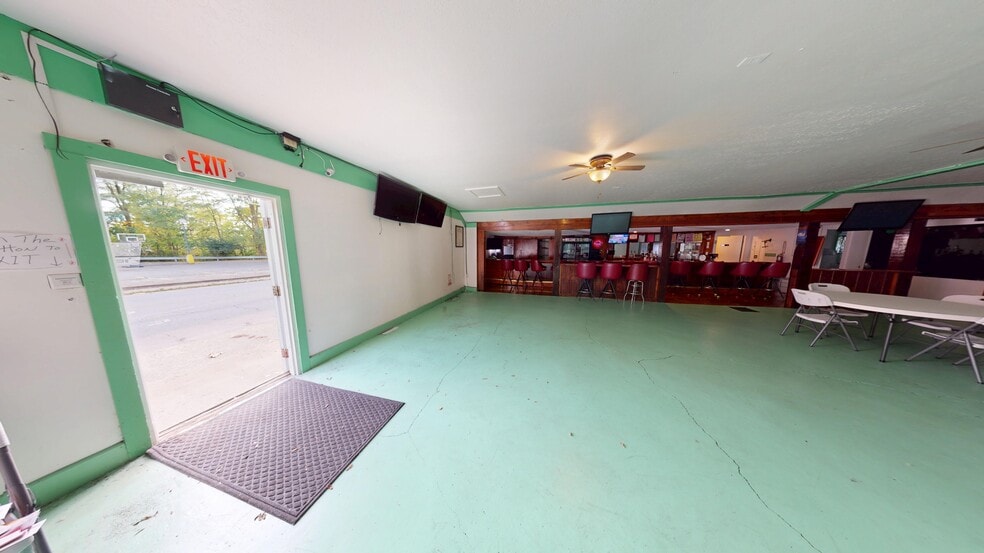 More Photos Of 185 Orange St, Mansfield Bar For Sale