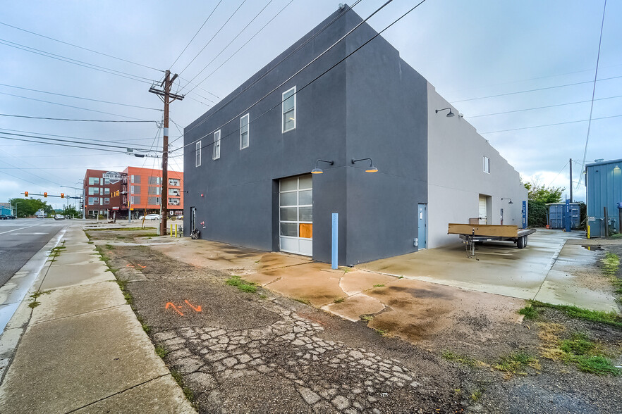 Primary Photo Of 611 2nd Ave, Longmont Showroom For Sale