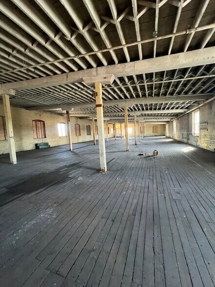 More Photos Of 42 S Brooke St, Fond Du Lac Industrial For Sale