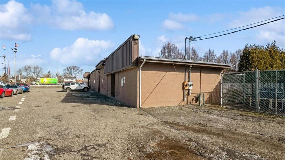 More Photos Of 146A Sunrise Hwy, Lindenhurst General Retail For Sale