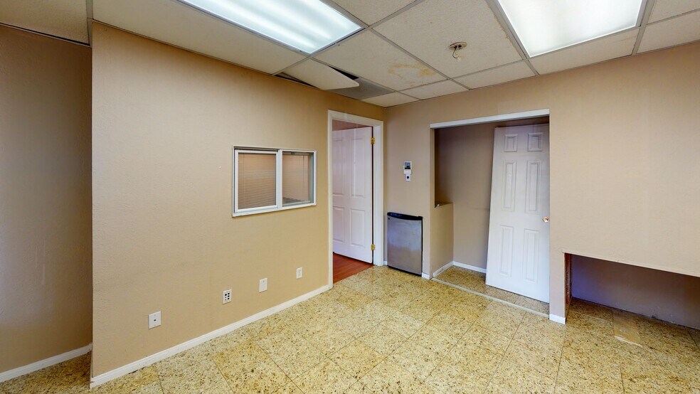 More Photos Of 23942-23945 Lyons Ave, Santa Clarita Storefront Retail Office For Lease