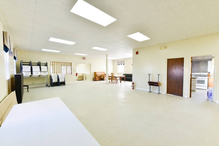 More Photos Of 3901 Raeford Rd, Fayetteville Religious Facility For Lease