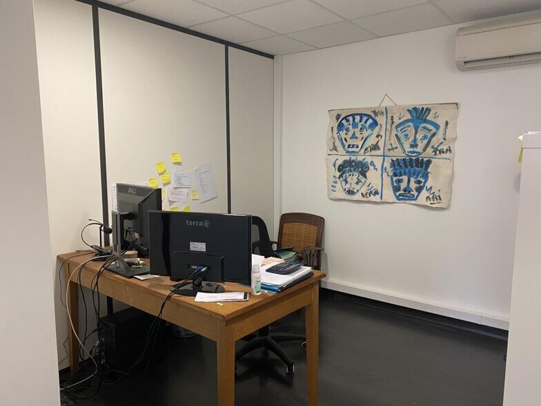 More Photos Of 363 Avenue Victor Hugo, Valence Office For Sale