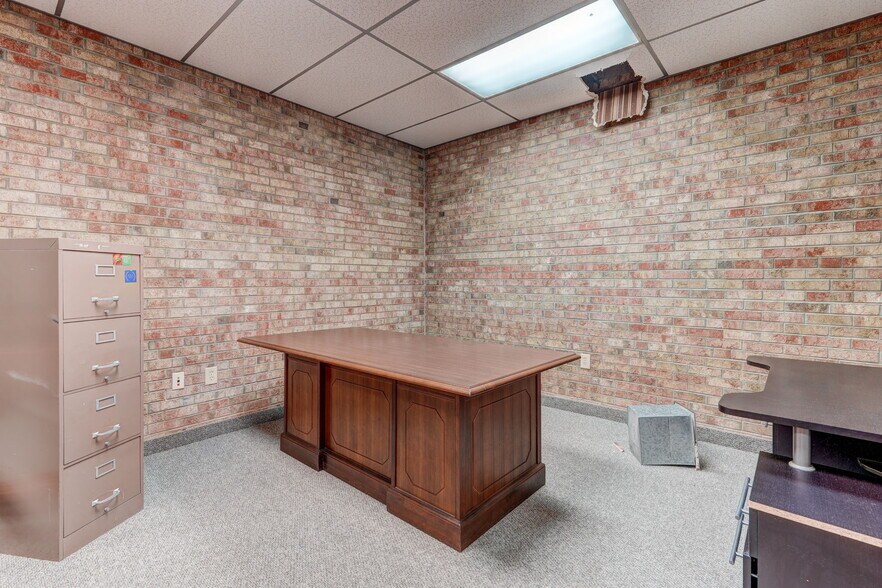 More Photos Of 3311 Burlington Rd, Greensboro Office For Sale