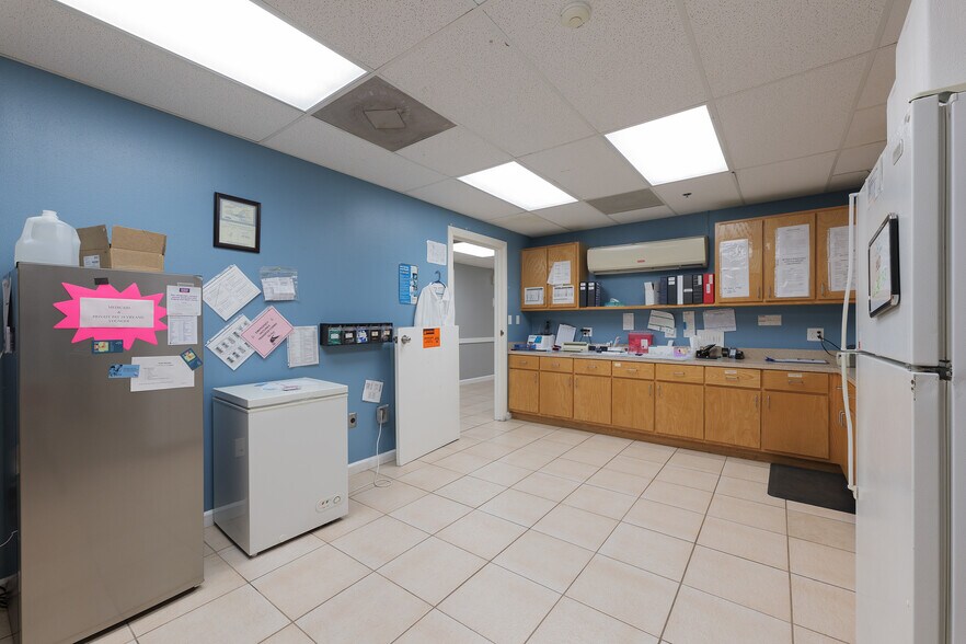 More Photos Of 305 Expressway 83, Mission Medical For Lease